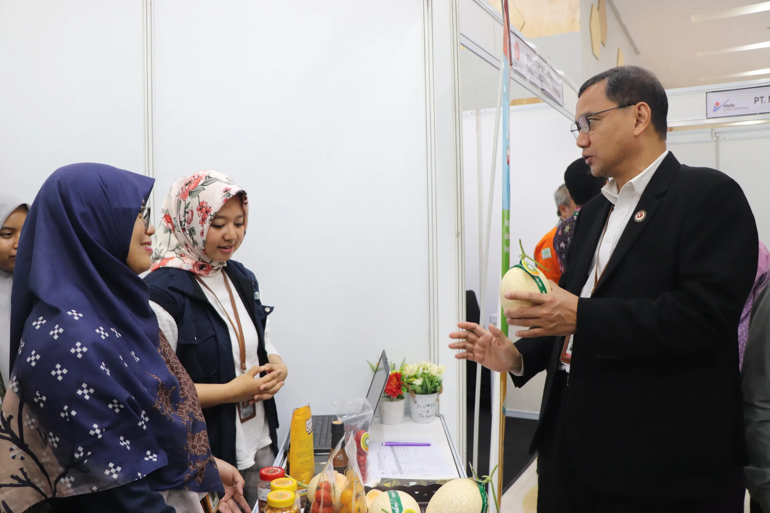 Tampilkan Produk Andalan Petani Muda Sulsel, Stand Kementan di IPORICE EXPO Ramai Pengunjung