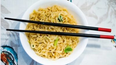 Mie instan, makanan cepat saji yang menjadi penyelamat bagi banyak orang dengan jadwal padat dan anggaran terbatas